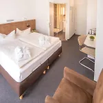 فندق Am Kurpark Spaeth 4*